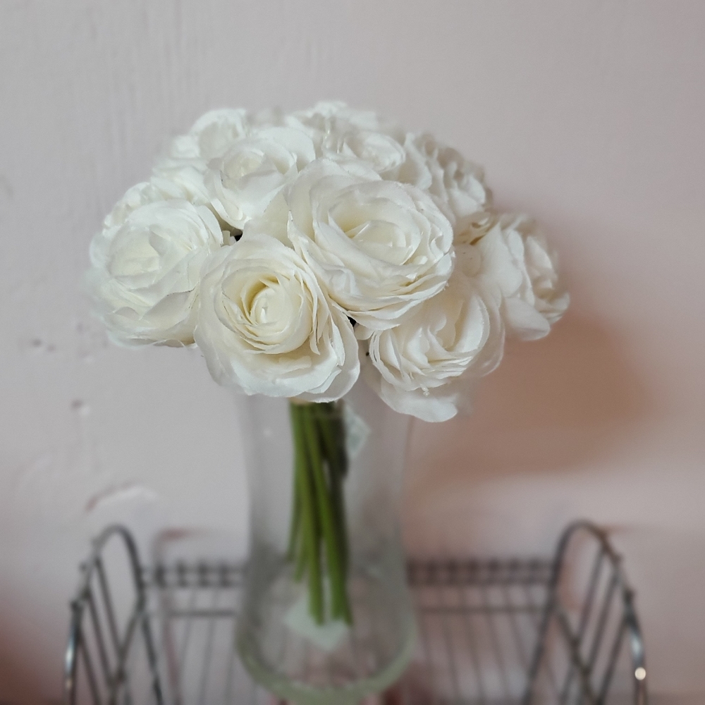 White fake rose bouquet 14 stems per bunch 5 bunches for $10